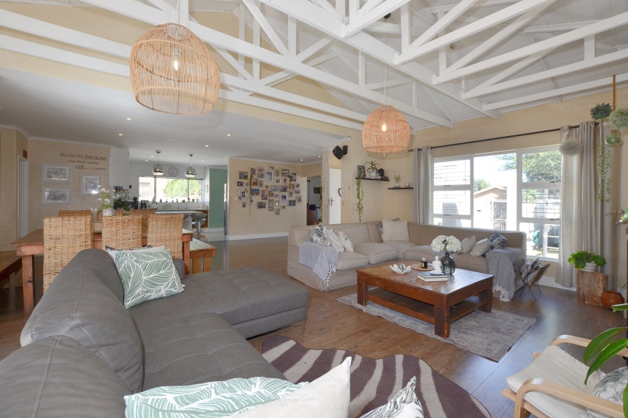 5 Bedroom Property for Sale in Welgelegen 2 Western Cape